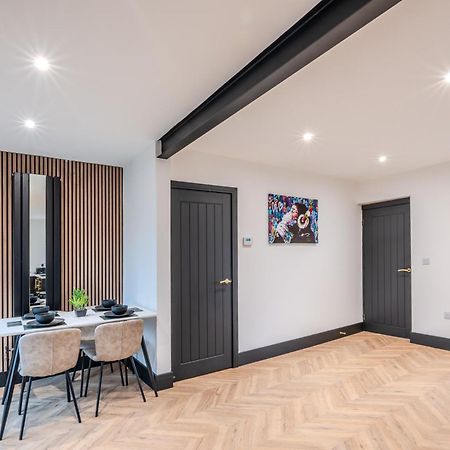 Modern 3Br Home - Private Parking - Tv In Every Bedroom Свонсі Екстер'єр фото