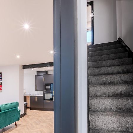 Modern 3Br Home - Private Parking - Tv In Every Bedroom Свонсі Екстер'єр фото