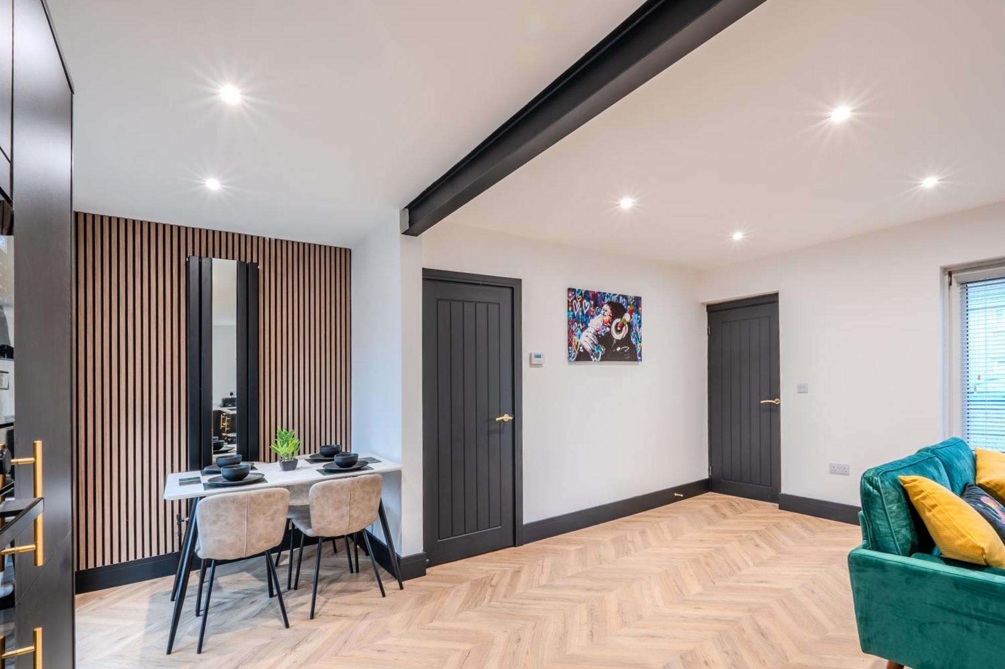 Modern 3Br Home - Private Parking - Tv In Every Bedroom Свонсі Екстер'єр фото