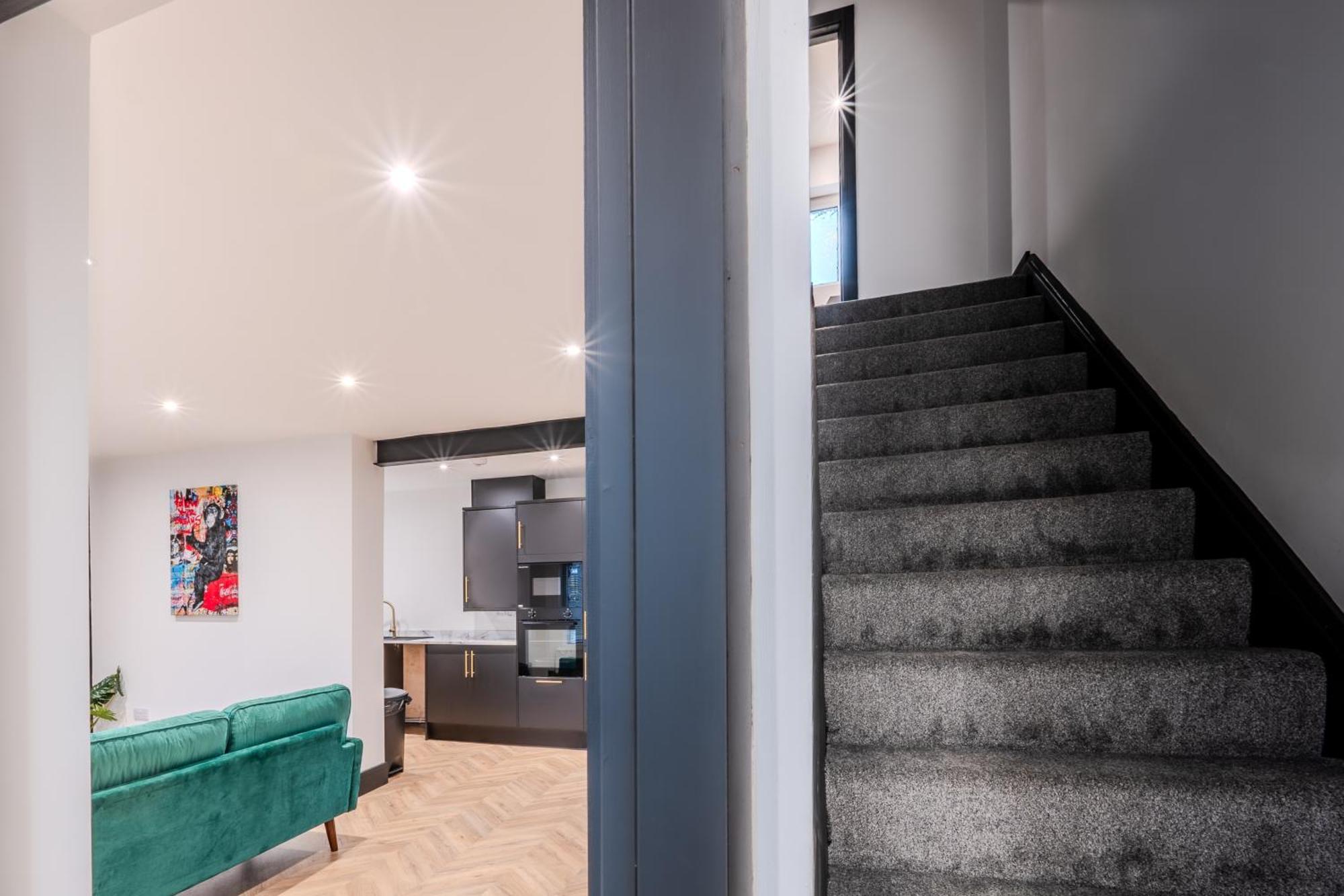 Modern 3Br Home - Private Parking - Tv In Every Bedroom Свонсі Екстер'єр фото