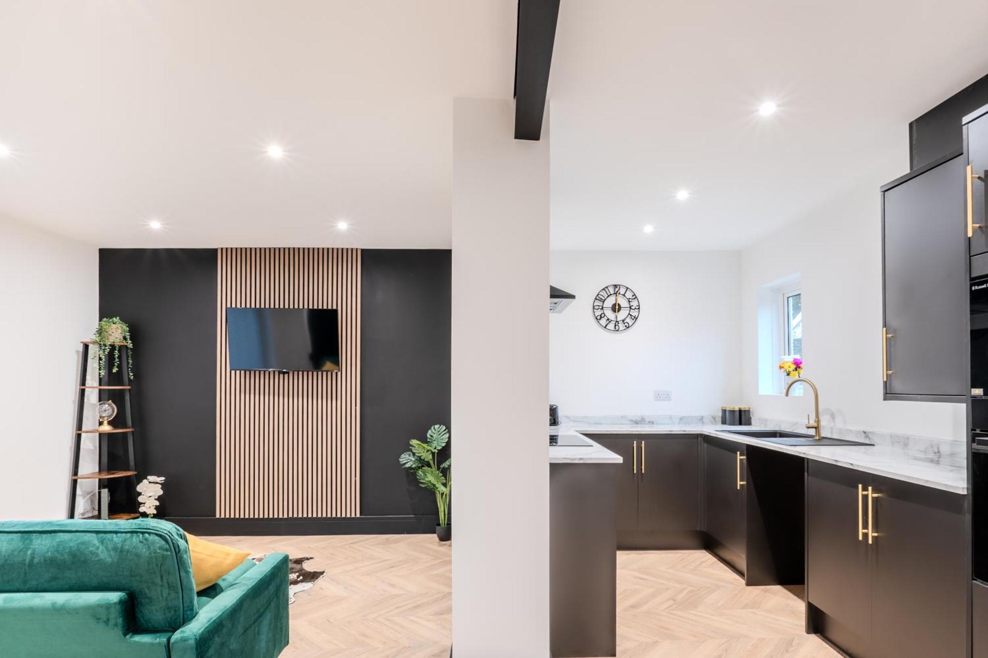 Modern 3Br Home - Private Parking - Tv In Every Bedroom Свонсі Екстер'єр фото