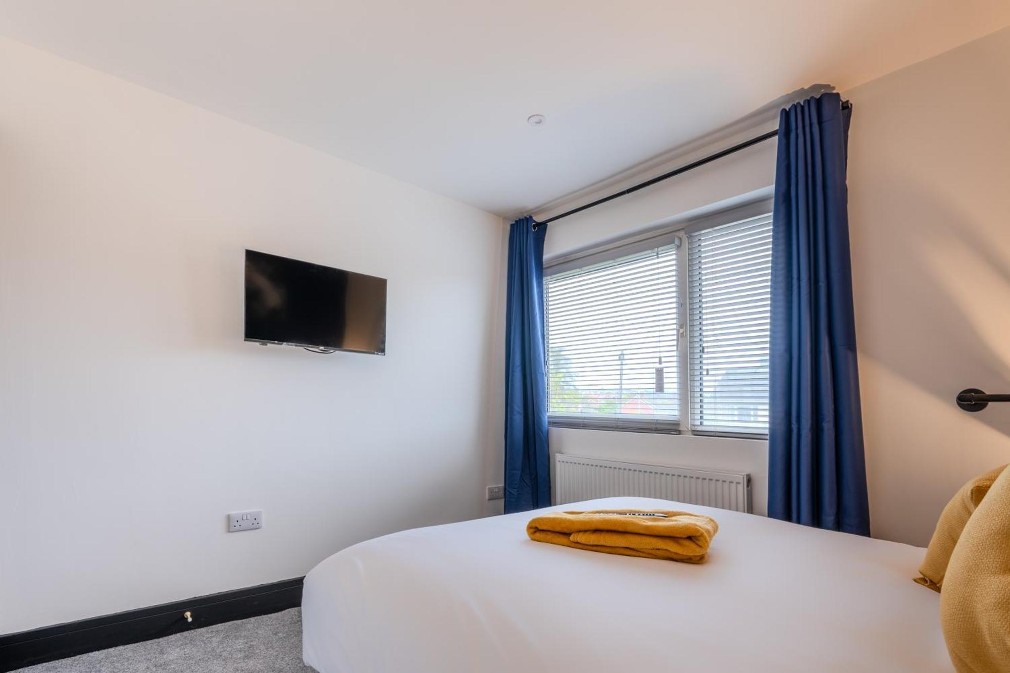 Modern 3Br Home - Private Parking - Tv In Every Bedroom Свонсі Екстер'єр фото