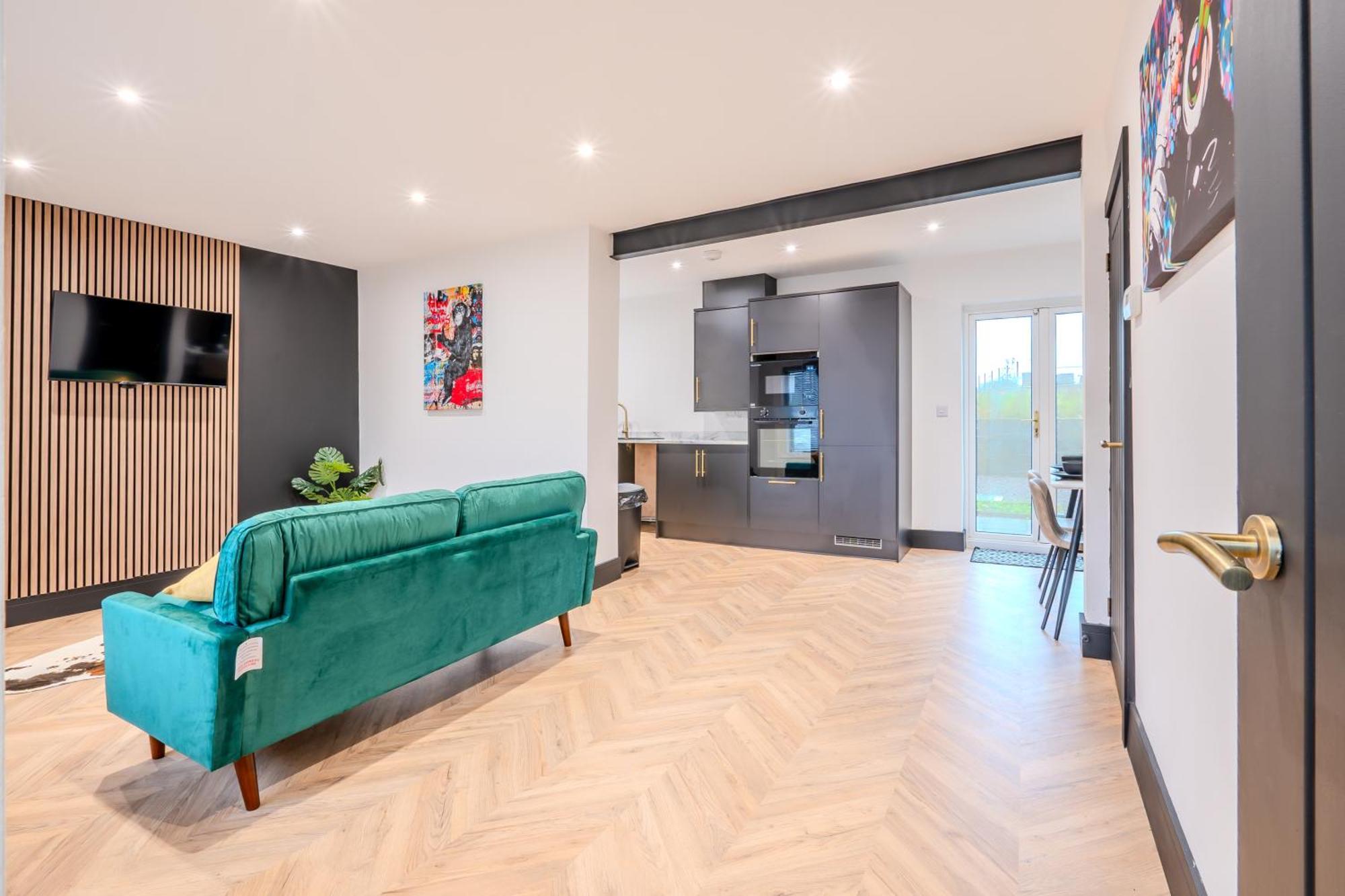 Modern 3Br Home - Private Parking - Tv In Every Bedroom Свонсі Екстер'єр фото